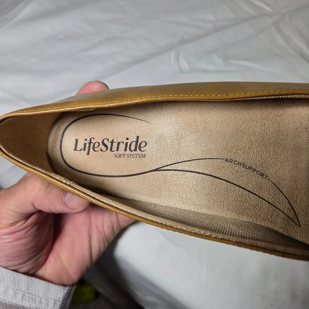 LifeStride Soft System Tan Faux Leather Wedge Pumps Pleated Round Toe 8.5M